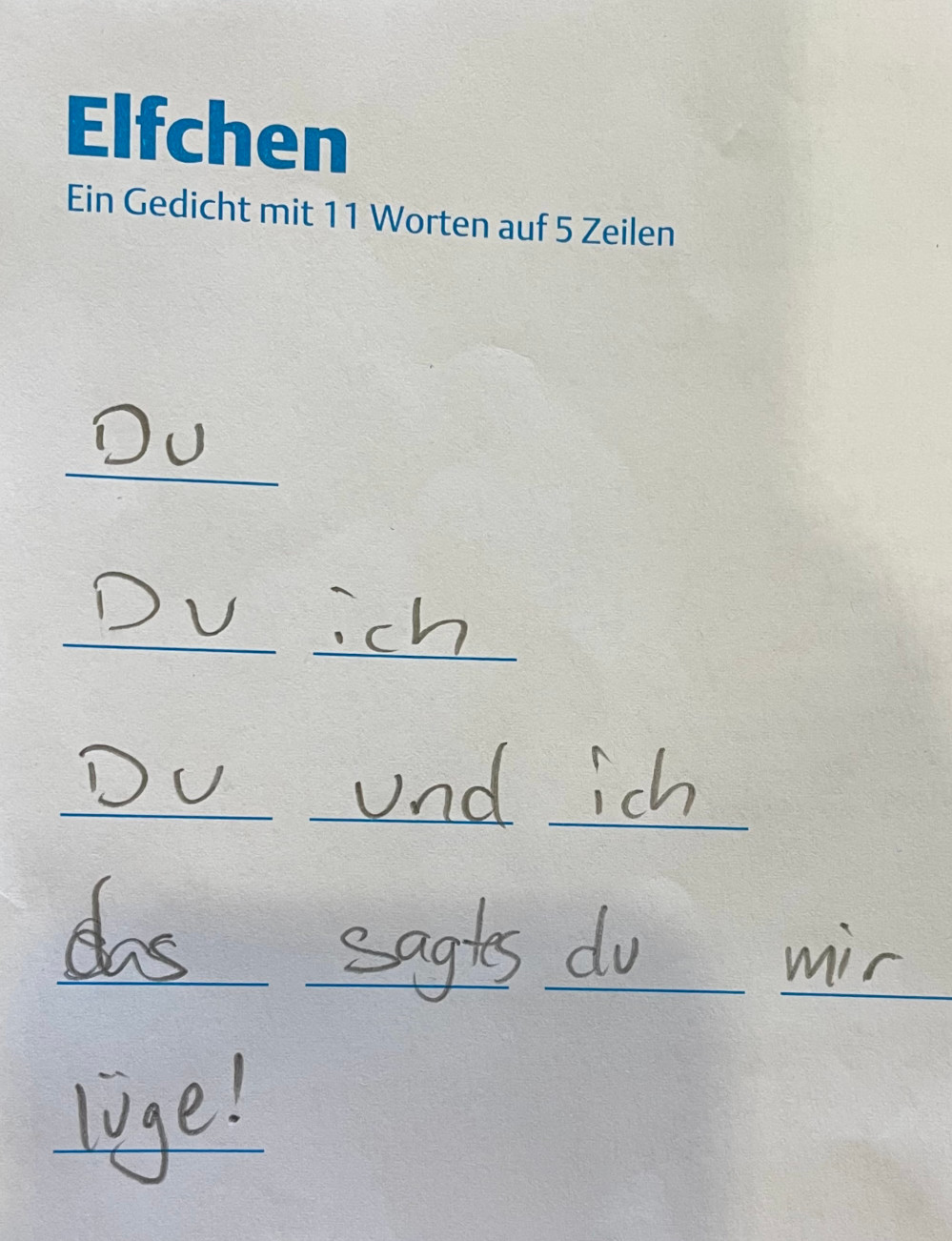 Zettel mit einem Gedicht aus elf Worten